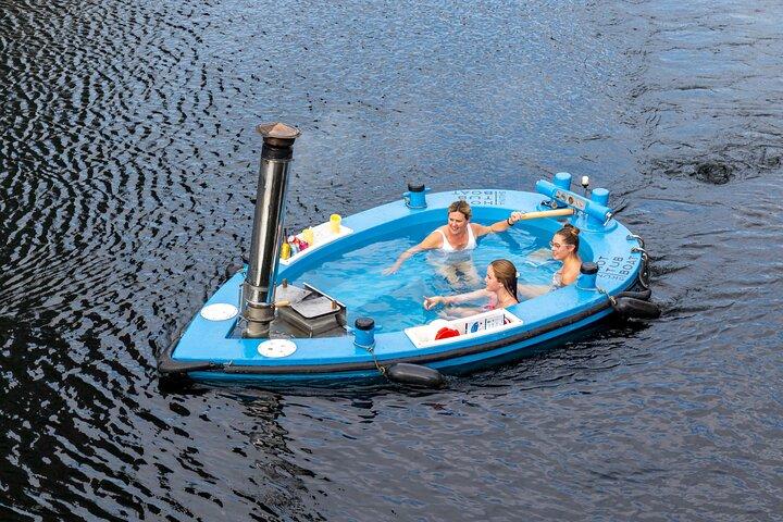 Hot Tub Boat Tour in London - London's most unique tour