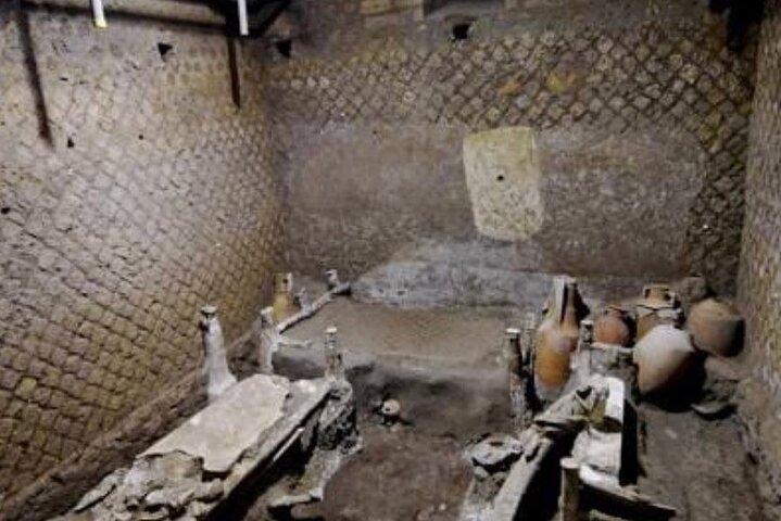 Private transfer from Rome to Sorrento and Pompeii