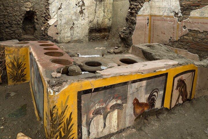 Private transfer from Rome to Sorrento and Pompeii