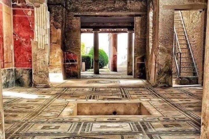 Private transfer from Rome to Sorrento and Pompeii