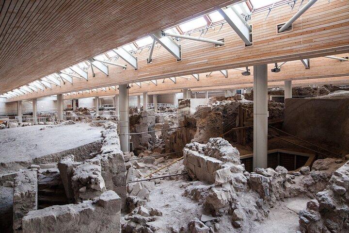 Private Guided Tour of Akrotiri Excavations in Santorini