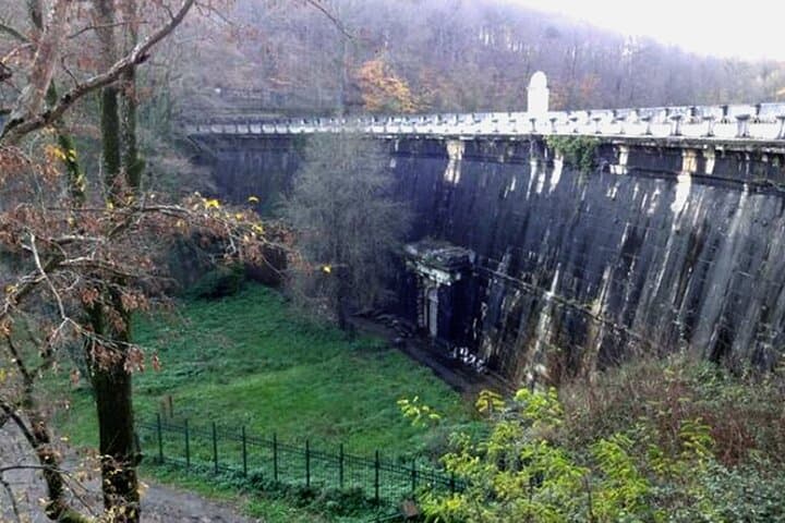 Discover Secret Lakes by Private Hiking Tour (w/Lunch, Transfers)