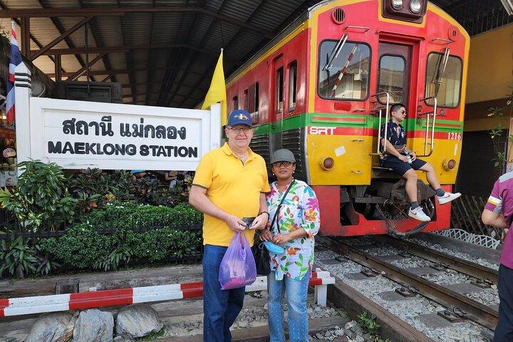 Private Amphawa & Maeklong Railway Market Day Tour with Fireflies
