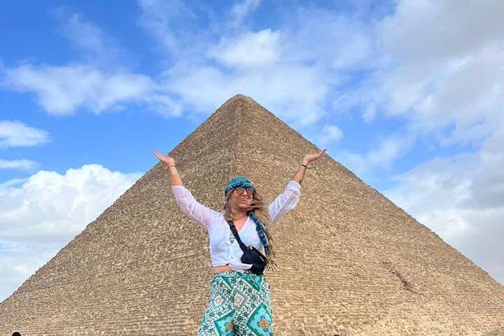 Cairo Private layover tour Giza pyramids, Sphinx and Egyptian museum