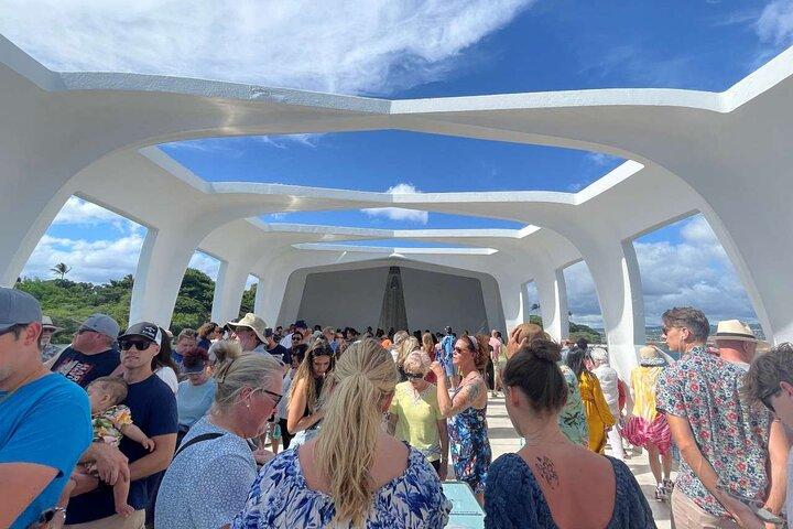 Deluxe Pearl Harbor USS Arizona Memorial and Honolulu City Tour