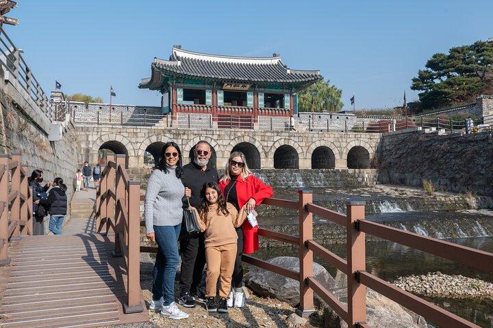 Private Tour around Suwon UNESCO Fortress and Korea Folks Village