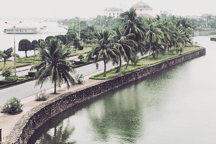 Dong Hoi Sightseeing and Street Food Bike Tour