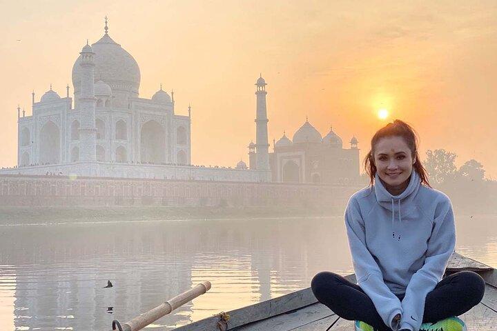 From Delhi: Sameday Taj Mahal Agra and Fatehpur Sikri Tour
