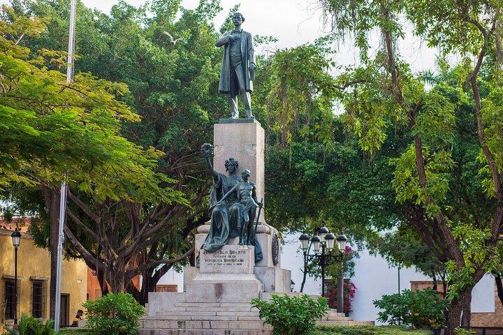 Iconic Highlights and historical Tour in Santo Domingo