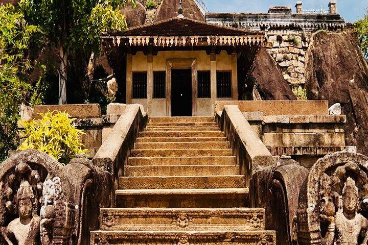Private Day Tour Of Anuradhapura Ancient Kingdom and Avukana
