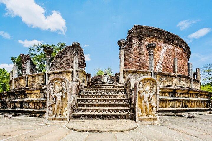 Private Day Tour Of Anuradhapura Ancient Kingdom and Avukana