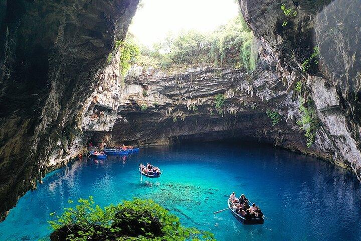 Argostoli: Shorex to Melissani & Drogarati with Wine Tasting
