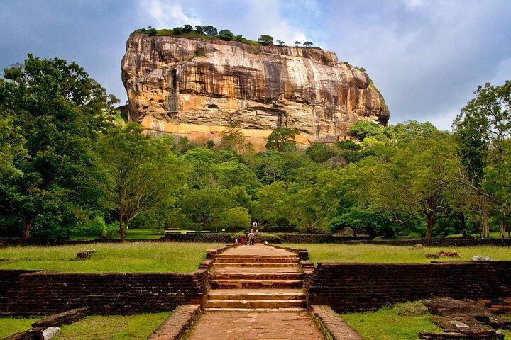 Sigiriya Lion Rock & Dambulla Cave Temple Day Tour From Colombo