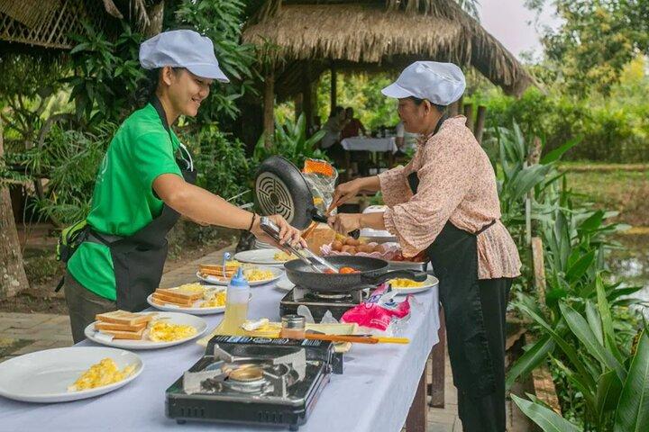 Angkor Sunrise Small Group Tour Inclusive Breakfast and lunch