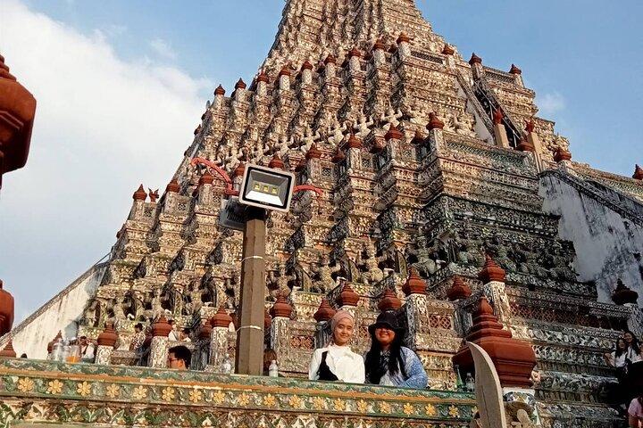 Visit Wat Pho and Wat Arun with Local Expert