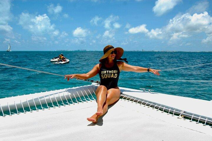 Half Day to Isla Mujeres from Cancun with Transportation