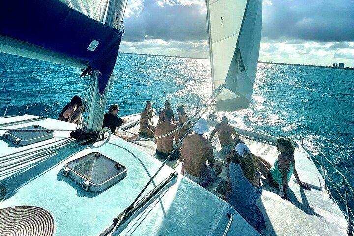 Half Day to Isla Mujeres from Cancun with Transportation