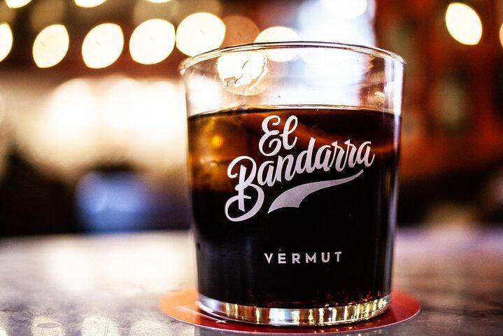 La Barceloneta Tapas & Wine & Drinks Tour in Barcelona