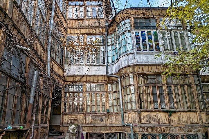 Alternative walking tour New Tiflis and backstreets