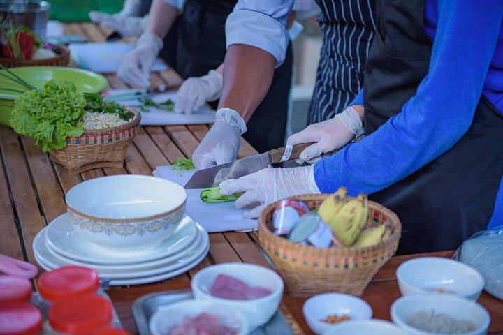 Siem Reap Guided Day Trip to Local Village and Cooking Class