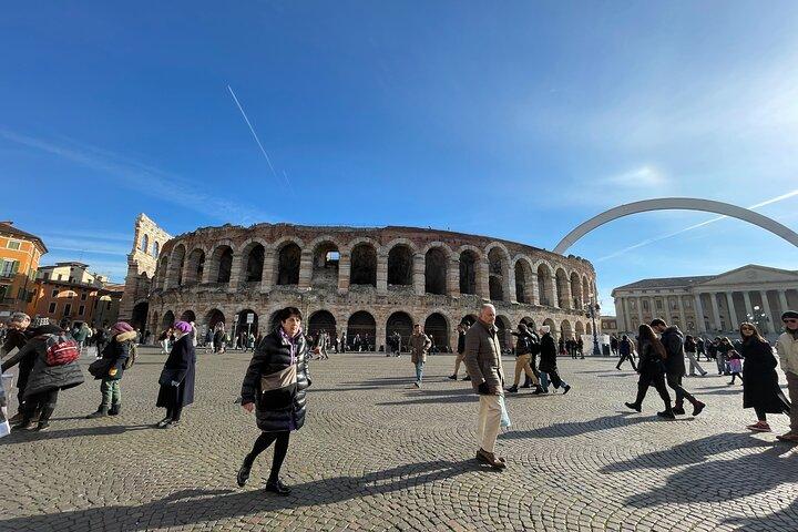 Verona: City Walking Tour with Cable Car Ride & Wine Aperitif