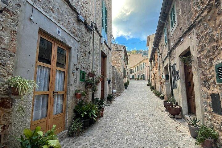 Mallorca Full-Day VIP Tour: Valldemossa, Deià & Sóller Experience