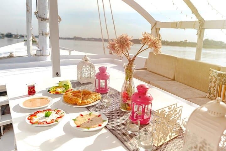 Luxury Felucca on the Nile with Lunch