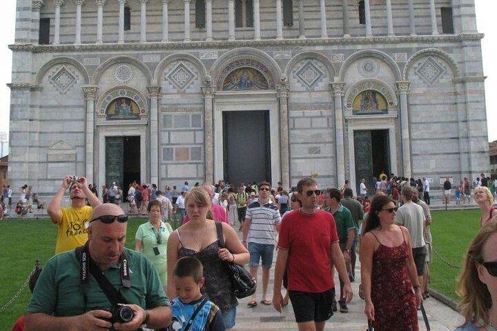 Full Day Car Tour of Pisa and Lucca from Florence