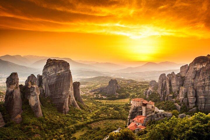 Private Full Day Tour of Meteora & Thermopylae from Athens