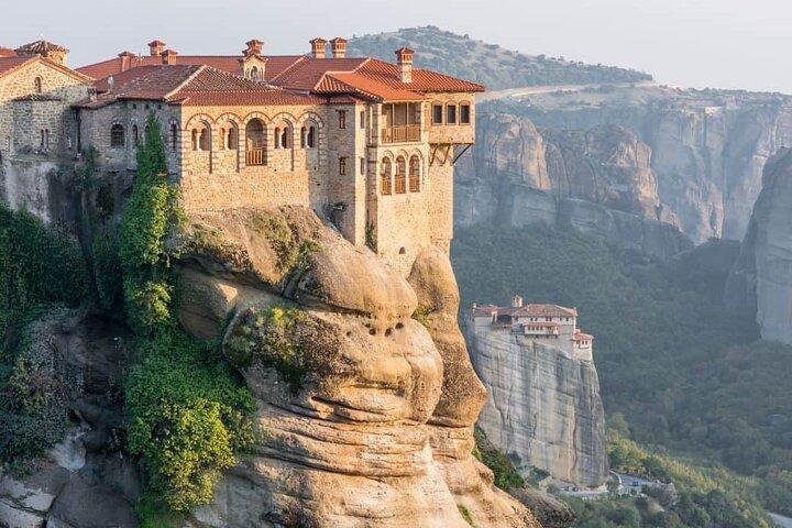 Private Full Day Tour of Meteora & Thermopylae from Athens