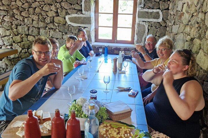 Wines and Moonshines Private Tour