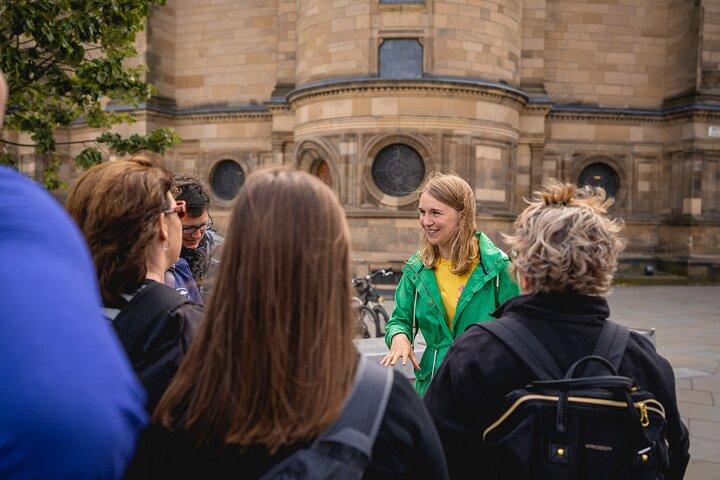 Edinburgh: Pubs & History Walking Tour with Beer Tasting