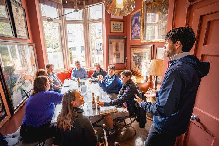 Edinburgh: Pubs & History Walking Tour with Beer Tasting