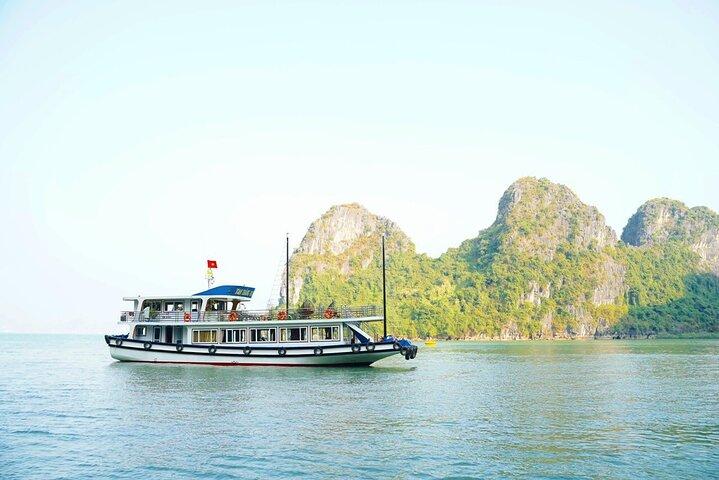 Halong Bay Full Day Cruise from Hanoi by Transfer Expressway