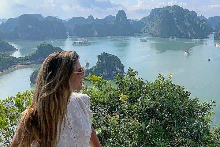 Hanoi: Ha Long Bay 5-Star Day Cruise with Jacuzzi, Lunch, Party