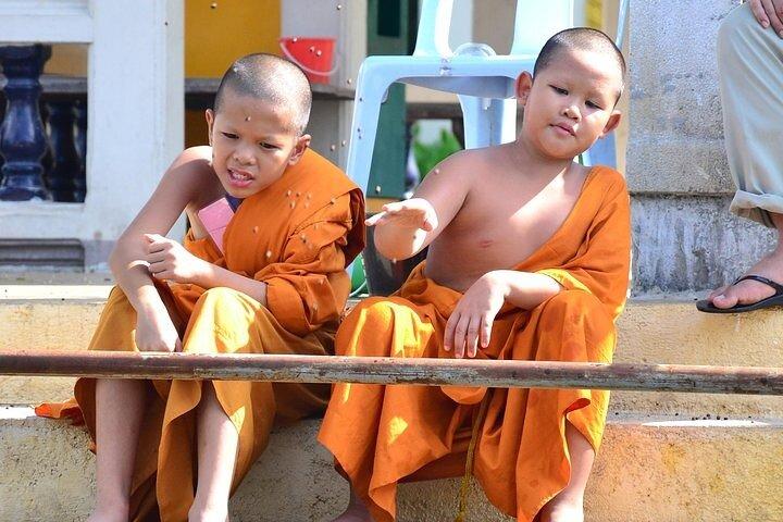 Giant Buddha and Bangkok Local Tour