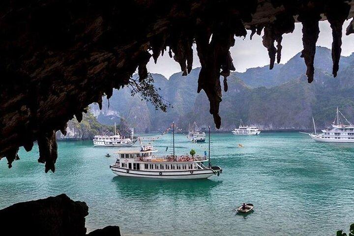 Halong Bay Full Day Cruise from Hanoi by Transfer Expressway