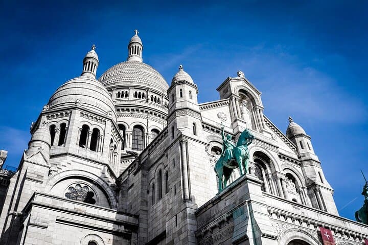 Paris: Montmartre Semi-Private Guided Walking Tour