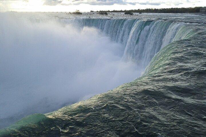 Niagara: Behind The Falls, Skylon Tower Ticket & Tesla Audio Tour