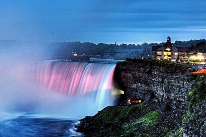 Niagara Falls Premium Night Tour: Fireworks Boat Cruise & Dinner