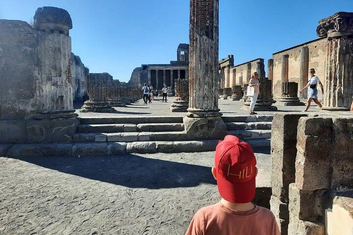 Pompeii: Exclusive Private Walking Tour with an Archaeologist