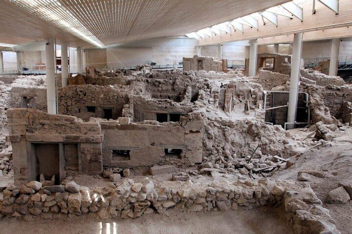 Traditional Villages & Akrotiri Excavations: Private Tour