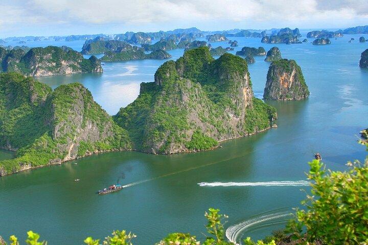 Lan Ha-Halong Bay Cruise 1 Day: Kayaking, Lunch, Avoid the crowds