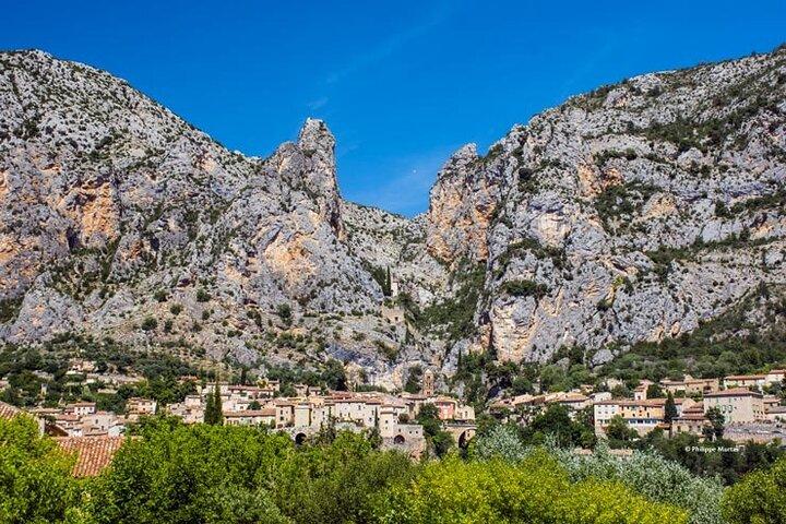 Visit the lavender fields, the Gorges du Verdon and Moustiers.