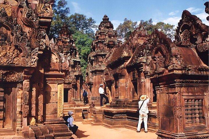 Private Tour of Angkor Wat and Floating Village