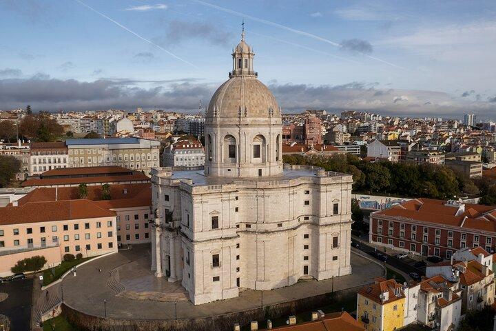 Tuk tuk experience through the historic neighborhood of Alfama