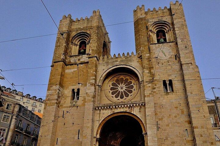 Tuk tuk experience through the historic neighborhood of Alfama