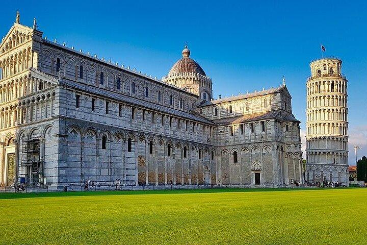 Full Day Car Tour of Pisa and Lucca from Florence