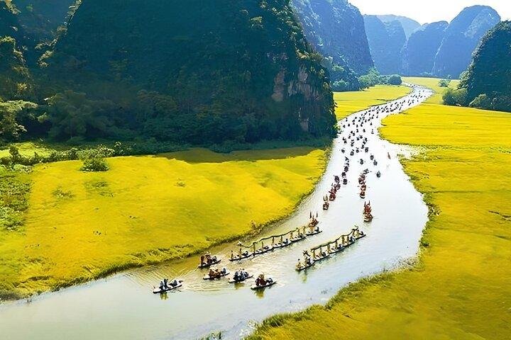 Hoa Lu Tam Coc Mua cave with local village