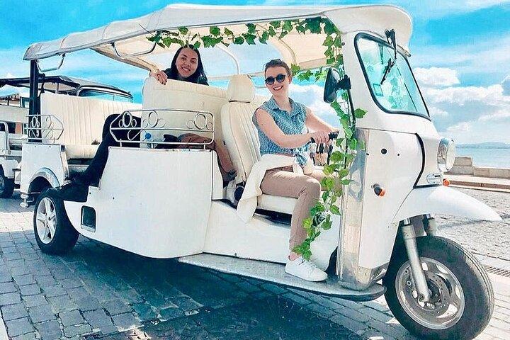 Food Tasting by tuk-tuk - Lisbon Experience Private Tour